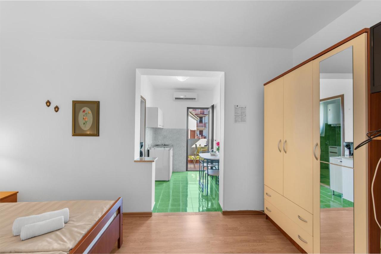 Apartments Villa Falcon Funtana Zewnętrze zdjęcie