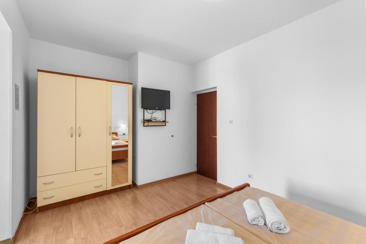 Apartments Villa Falcon Funtana Zewnętrze zdjęcie