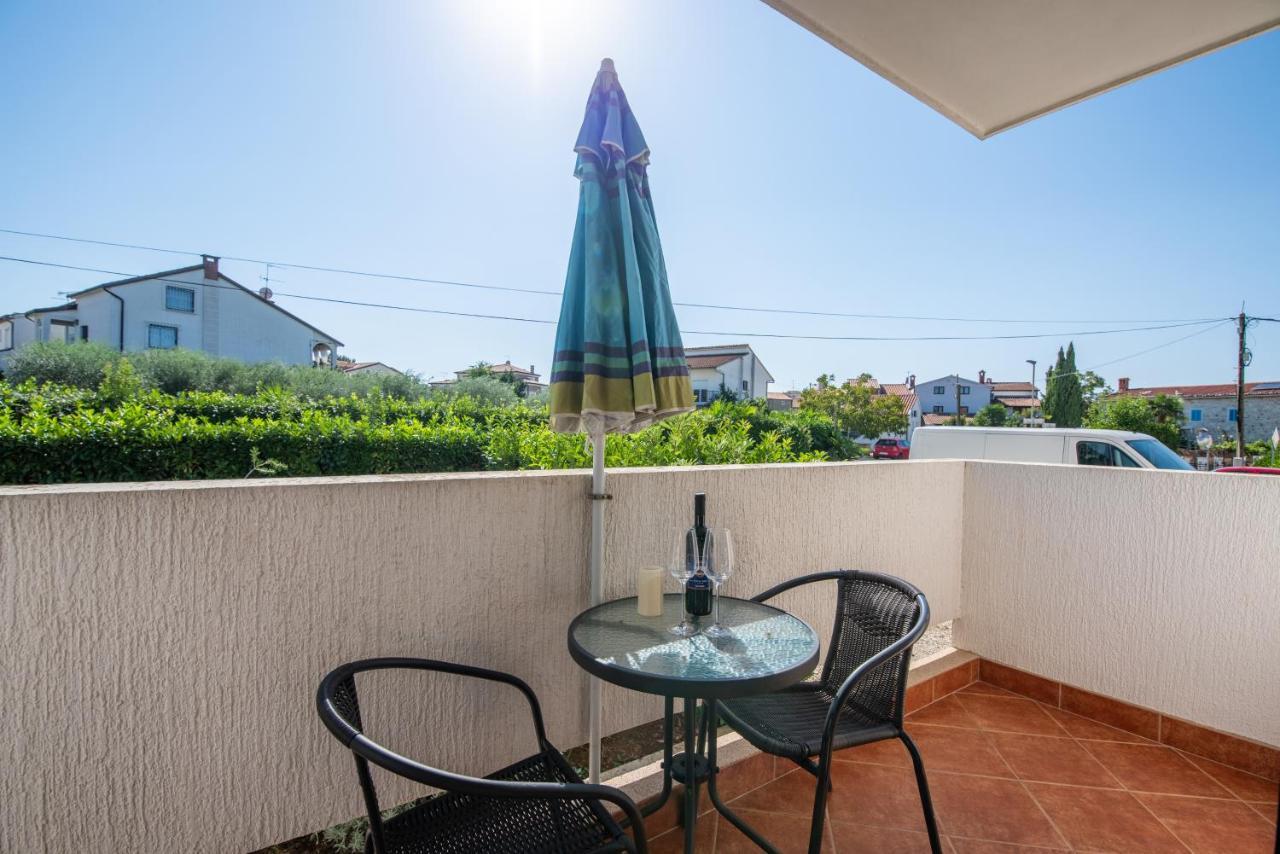 Apartments Villa Falcon Funtana Zewnętrze zdjęcie