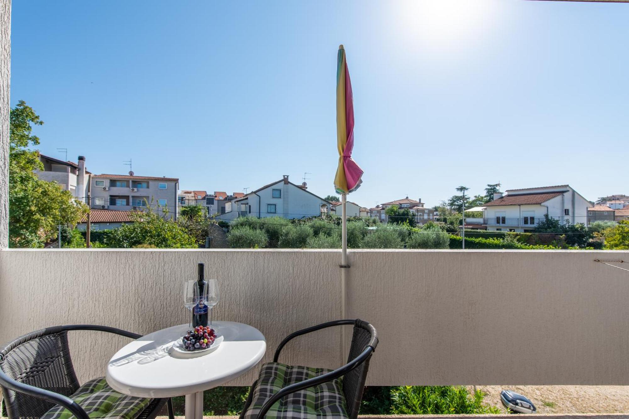 Apartments Villa Falcon Funtana Zewnętrze zdjęcie