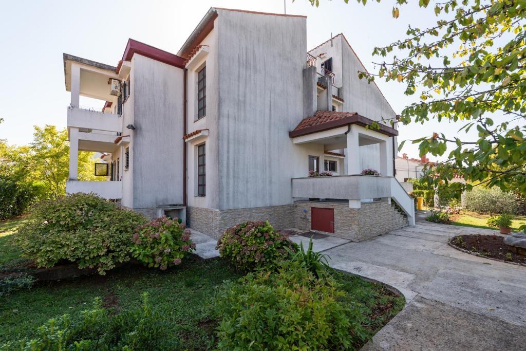 Apartments Villa Falcon Funtana Zewnętrze zdjęcie