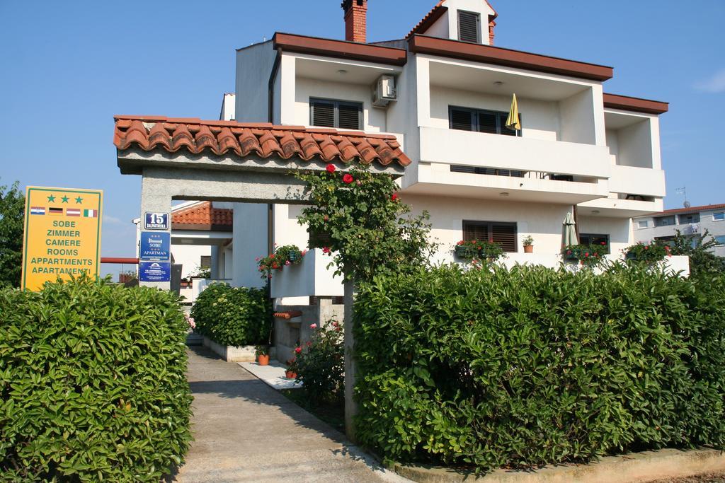 Apartments Villa Falcon Funtana Zewnętrze zdjęcie