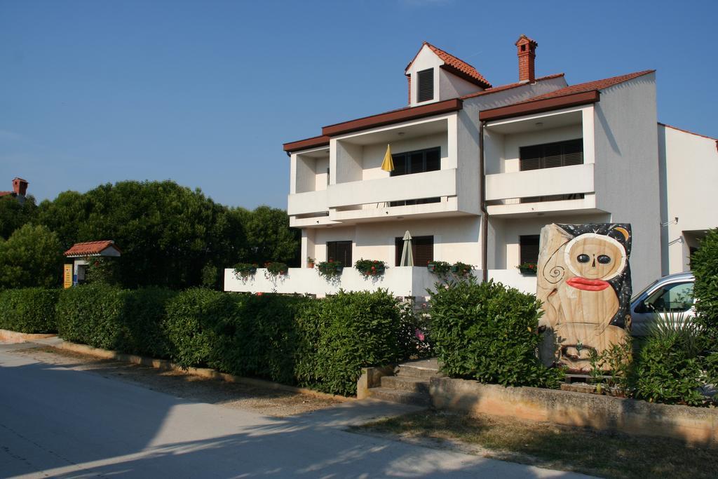 Apartments Villa Falcon Funtana Zewnętrze zdjęcie